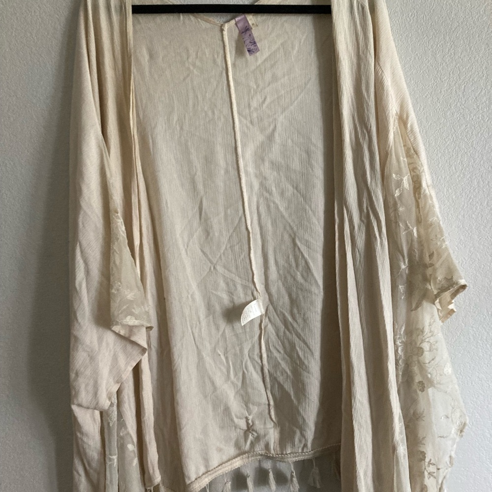 Beautiful bobo lace with fringe shall